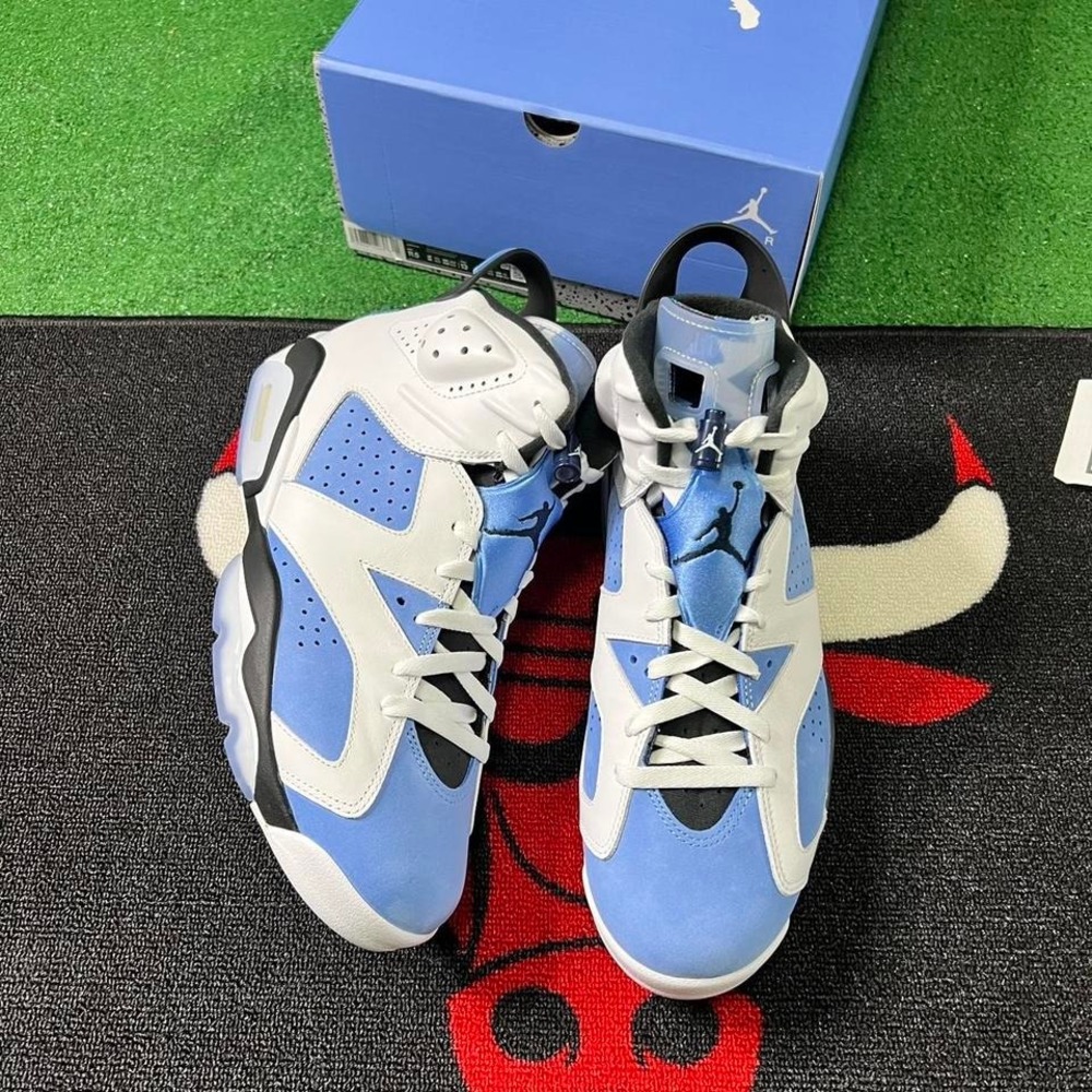 NEW Nike Air Jordan Retro 6 "UNC" Size - 11.5